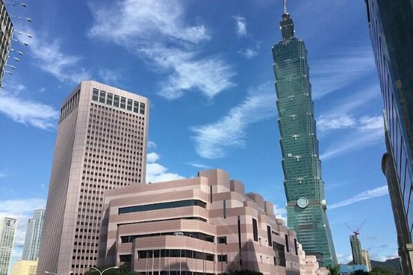 Exterior - youcity @ Taipei 101 101mrt (The whole floor apartment is for you to use, large space,) (Taipei)