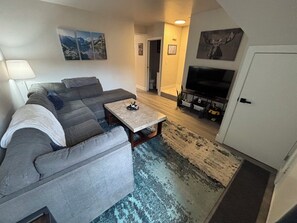 TV - Wonderful 2-bedroom townhome in Leadville - 30+ night rental (Leadville)