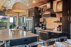 Fridge, microwave, oven, stovetop - New Lux MTN Escape. Pool & Hot Tub. Sleeps 18 (Sevierville)
