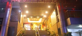 Red Roof Inn Hotel and RestaurantComilla