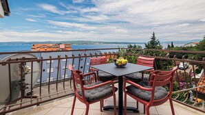 Outdoor dining - Sunset Vista by Interhome (Selce)