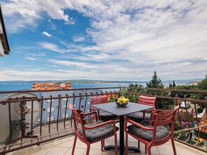 Outdoor dining - Sunset Vista by Interhome (Selce)