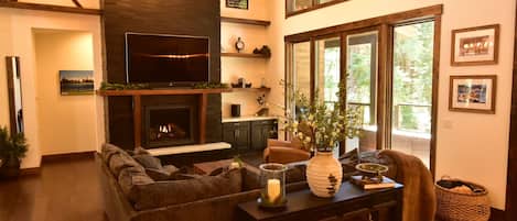 Smart TV, chimenea, reproductor de DVD y tenis de mesa