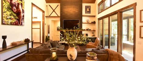 Smart TV, chimenea, reproductor de DVD y tenis de mesa
