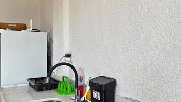 Studio | Yksityinen keittiö | Täysikokoinen jääkaappi, uuni, liesi