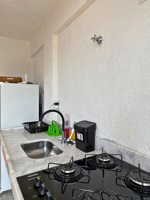 Studio | Yksityinen keittiö | Täysikokoinen jääkaappi, uuni, liesi