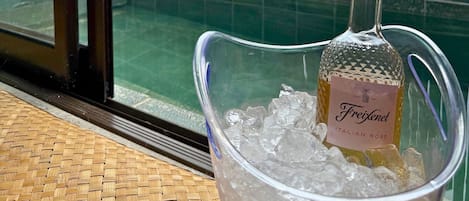 Studio | Pool