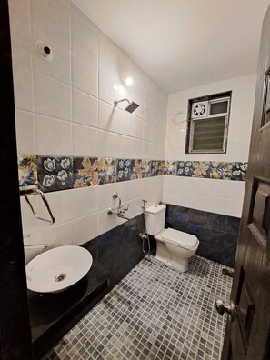 Free toiletries, towels, soap, shampoo