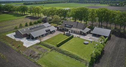 Group farmhouse with large garden and wideviews