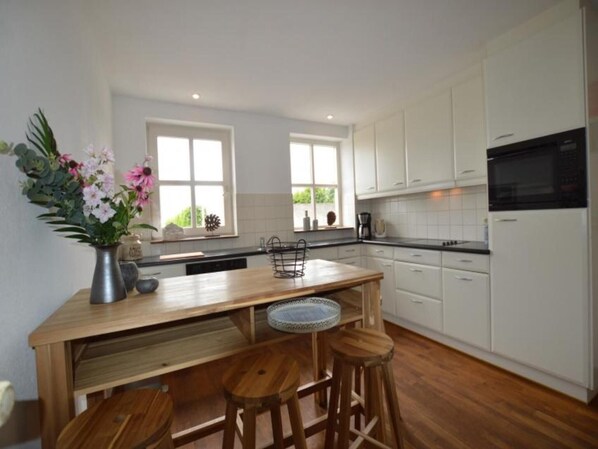 Refrigerador, microondas, parrilla de estufa y lavavajillas 