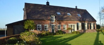 Group farmhouse with large garden and wideviews