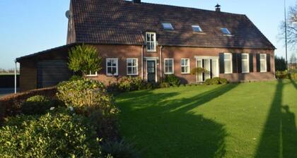 Group farmhouse with large garden and wideviews