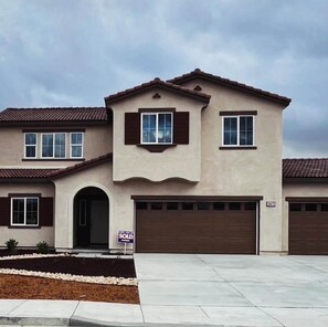 Exterior - 5-bedroom House in Marvelous Winchester with AC/Heater (Winchester)