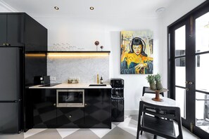 Full-sized fridge, microwave, stovetop, cookware/dishes/utensils - Villa Martini Beachside 5  (Canggu)