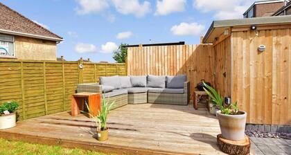 Relax in This Charming East Cowes House With Garden and BBQ