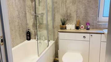 House, 5 Bedrooms, Accessible, Smoking | Bathroom