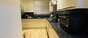 Relax in This Charming East Cowes House With Garden and BBQ