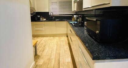 Relax in This Charming East Cowes House With Garden and BBQ