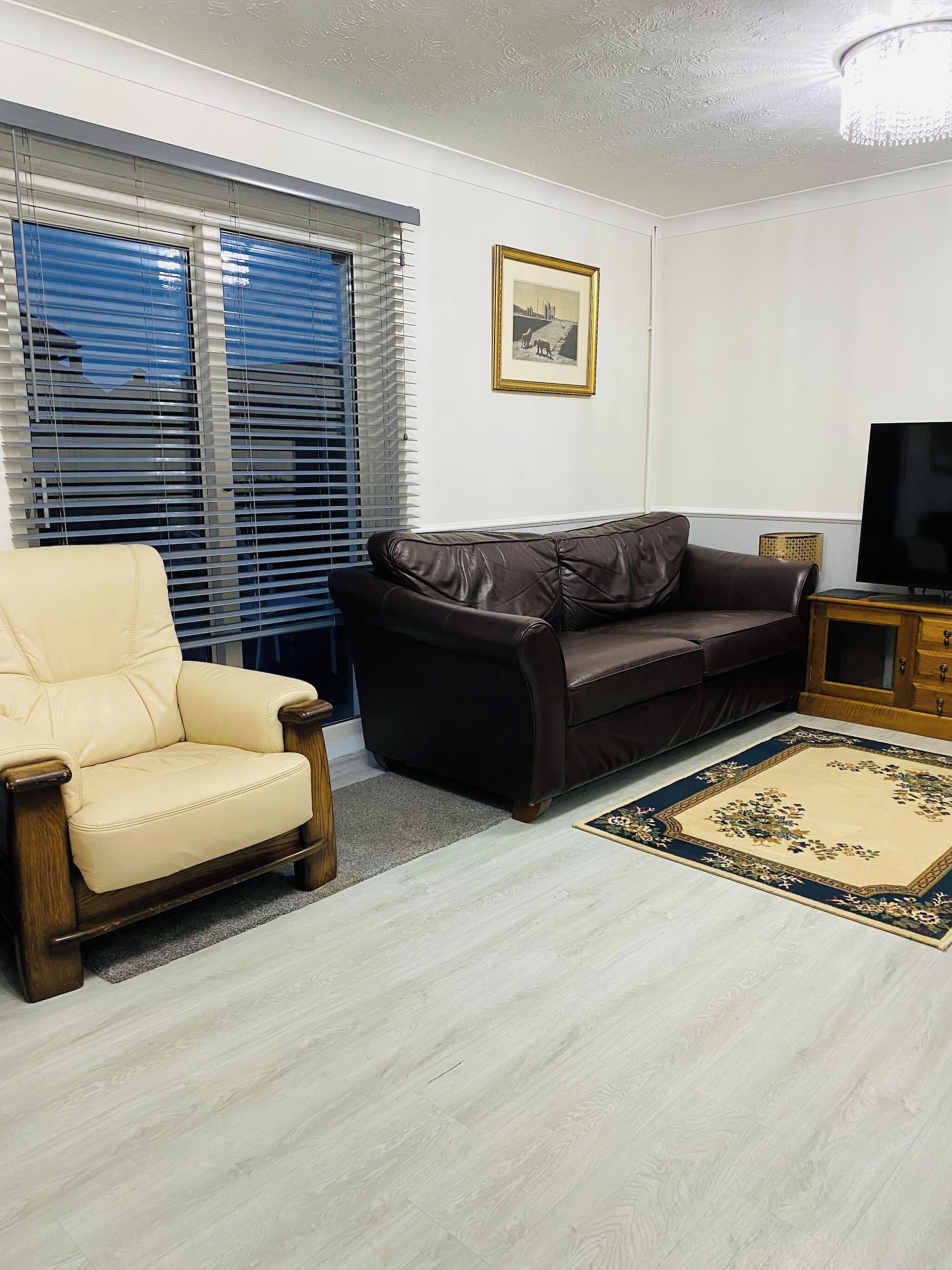 House, 5 Bedrooms, Accessible, Smoking | Living area