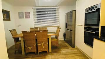 House, 5 Bedrooms, Accessible, Smoking | Dining room