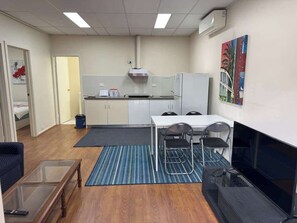 المنشأة من الداخل