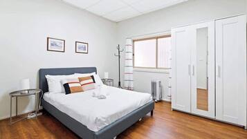 2 bedrooms, iron/ironing board, WiFi