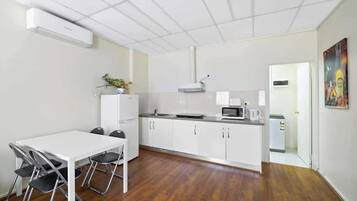 Fridge, microwave, stovetop, cookware/dishes/utensils