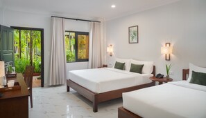 Chambre Triple Deluxe, vue piscine