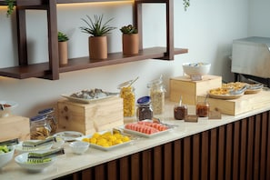 Desayuno buffet (USD 17 por persona)