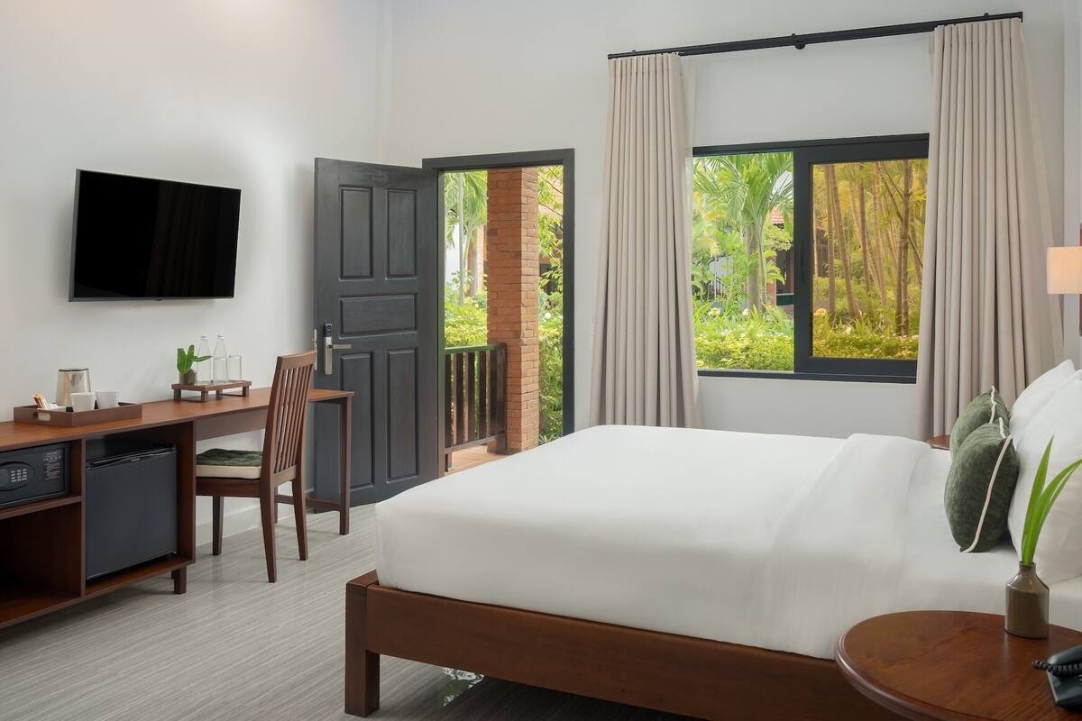 Escritorio, espacio para trabajar con laptop, cunas y wifi gratis