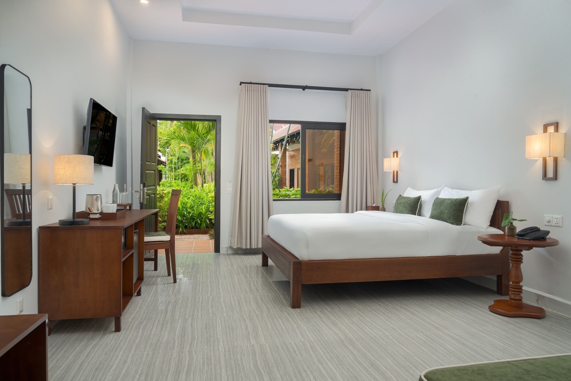 华丽双人房, 泳池景观 | 办公桌、笔记本电脑工作区、婴儿床、免费 WiFi