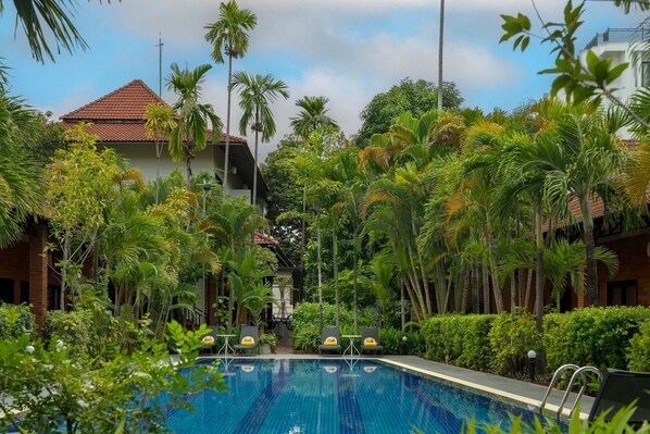 Outdoor pool - Green Morodoc Garden Hotel (Siem Reap)