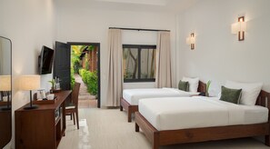 Desk, laptop workspace, soundproofing, cots/infant beds - Green Morodoc Garden Hotel (Siem Reap)