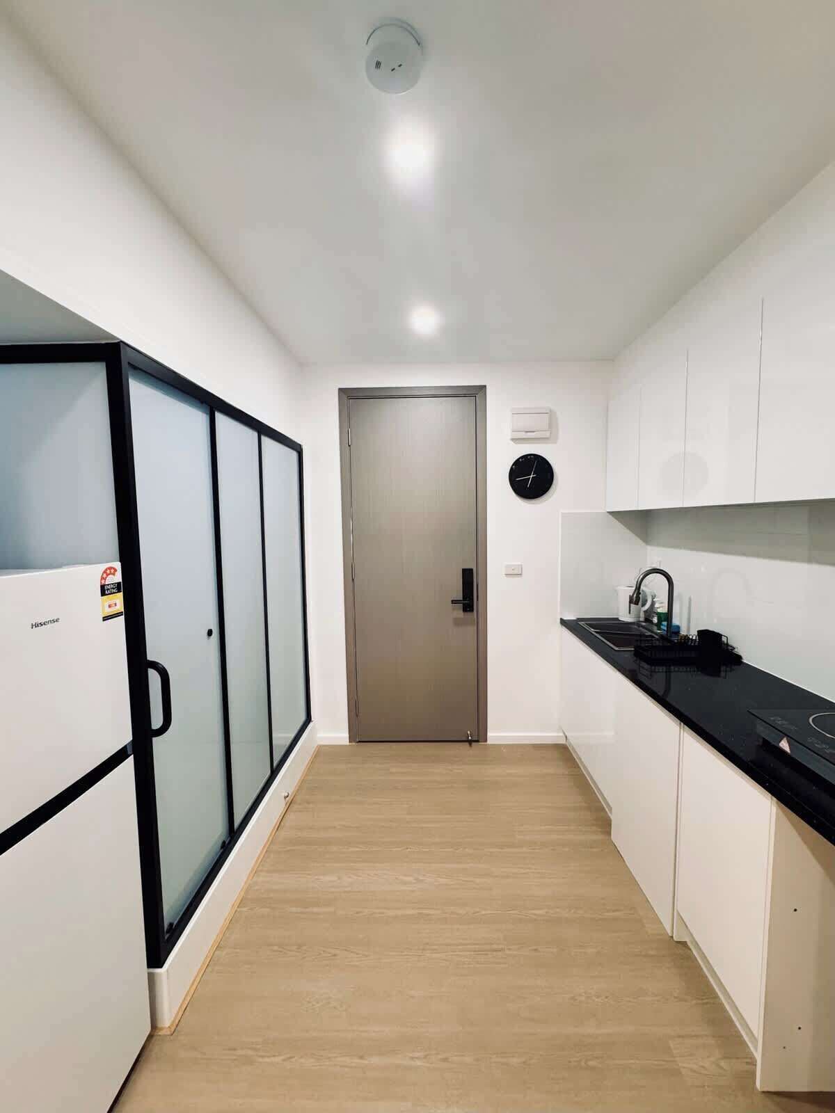 Refrigerador, microondas, parrilla de estufa y tostadora 