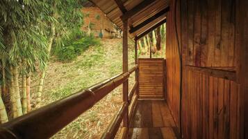 Loft, 1 Bedroom, Accessible, Balcony | Property grounds