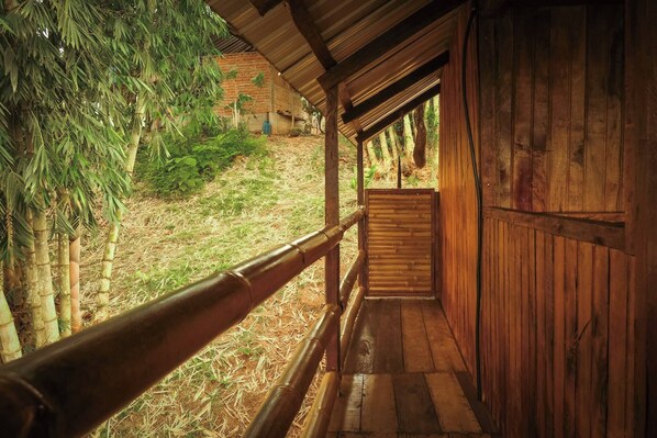 Loft, 1 Bedroom, Accessible, Balcony | Property grounds