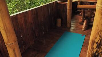 Loft, 1 Bedroom, Accessible, Balcony | Property grounds