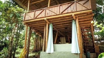 Loft, 1 Bedroom, Accessible, Balcony | Property grounds