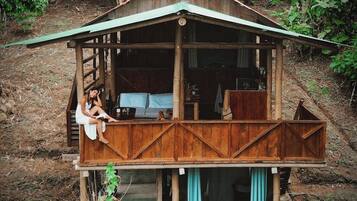 Loft, 1 Bedroom, Accessible, Balcony | Property grounds