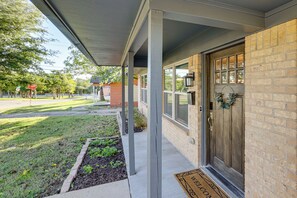Exterior detail - Dog-Friendly Dallas Home w/ Fenced Yard! (Dallas)