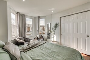 3 多间卧室、熨斗/熨衣板、上网接入、床单