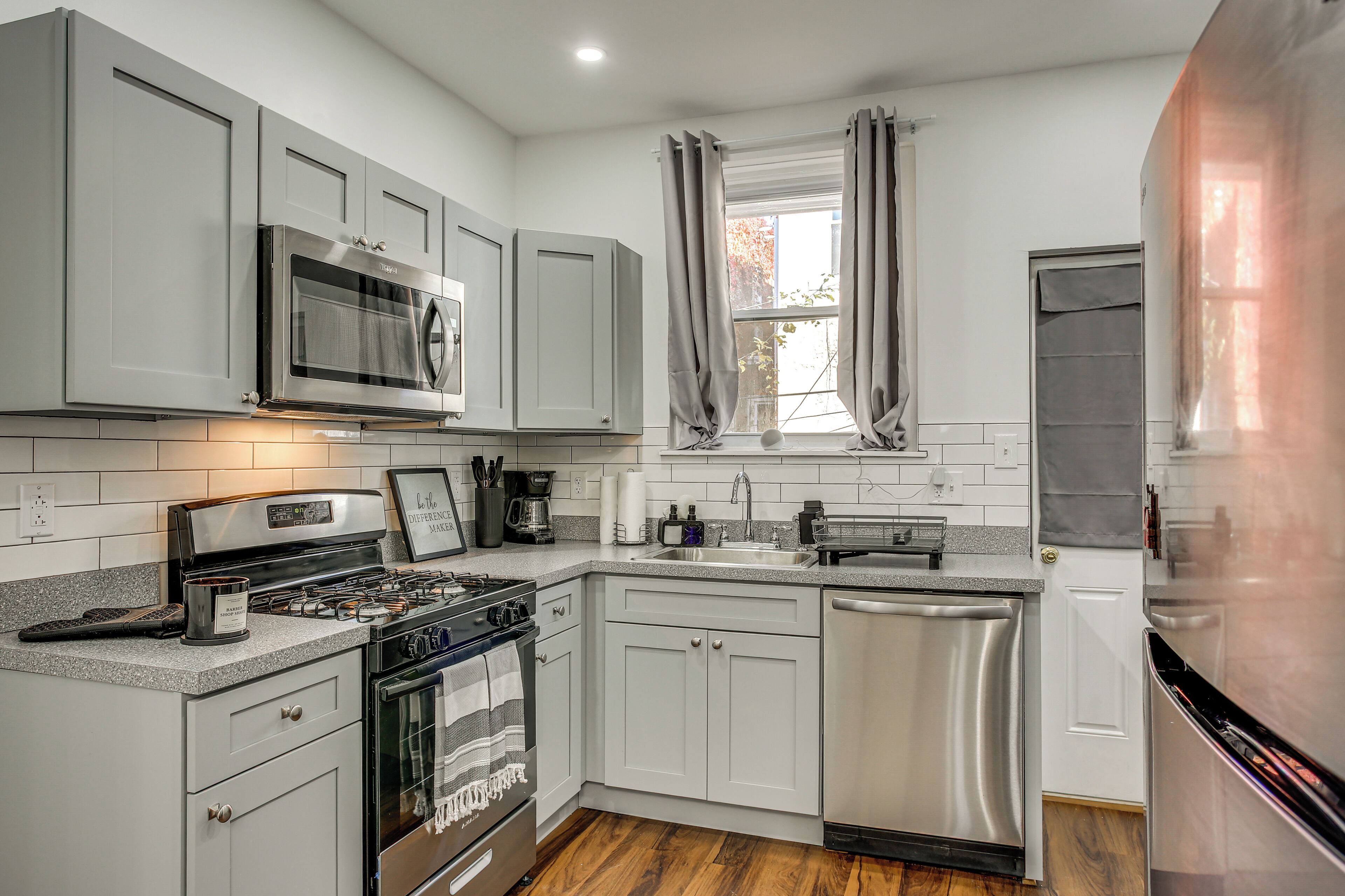 Fridge, microwave, stovetop, dishwasher