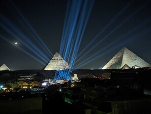 Fachada de la propiedad por la tarde o noche