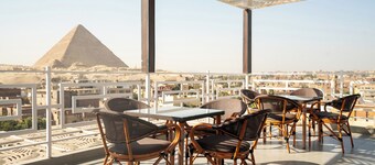 Pyraking Pyramids View Inn