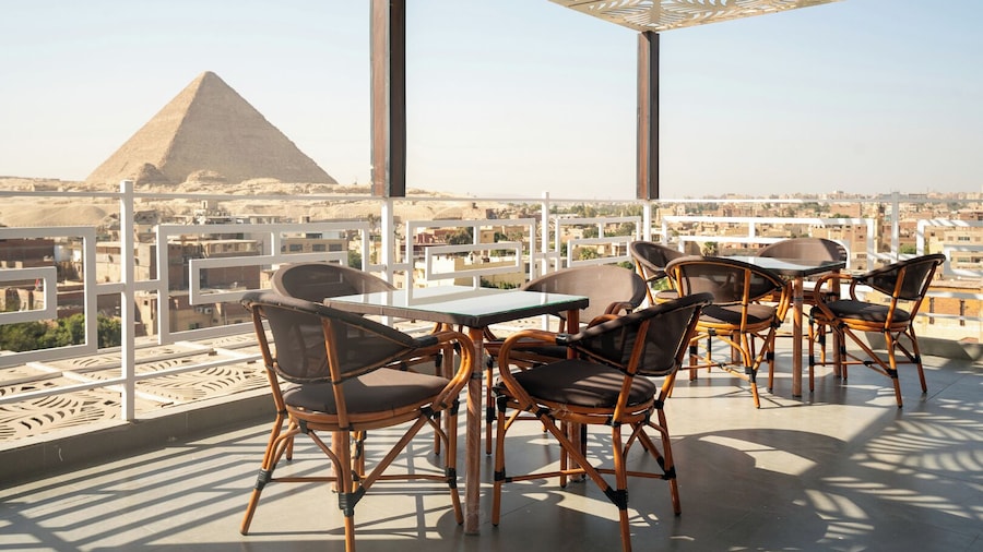 Pyraking Pyramids View Inn