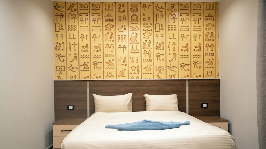 Pyraking Pyramids View Inn