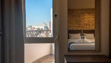 Deluxe-Dreibettzimmer, Balkon, Bergblick