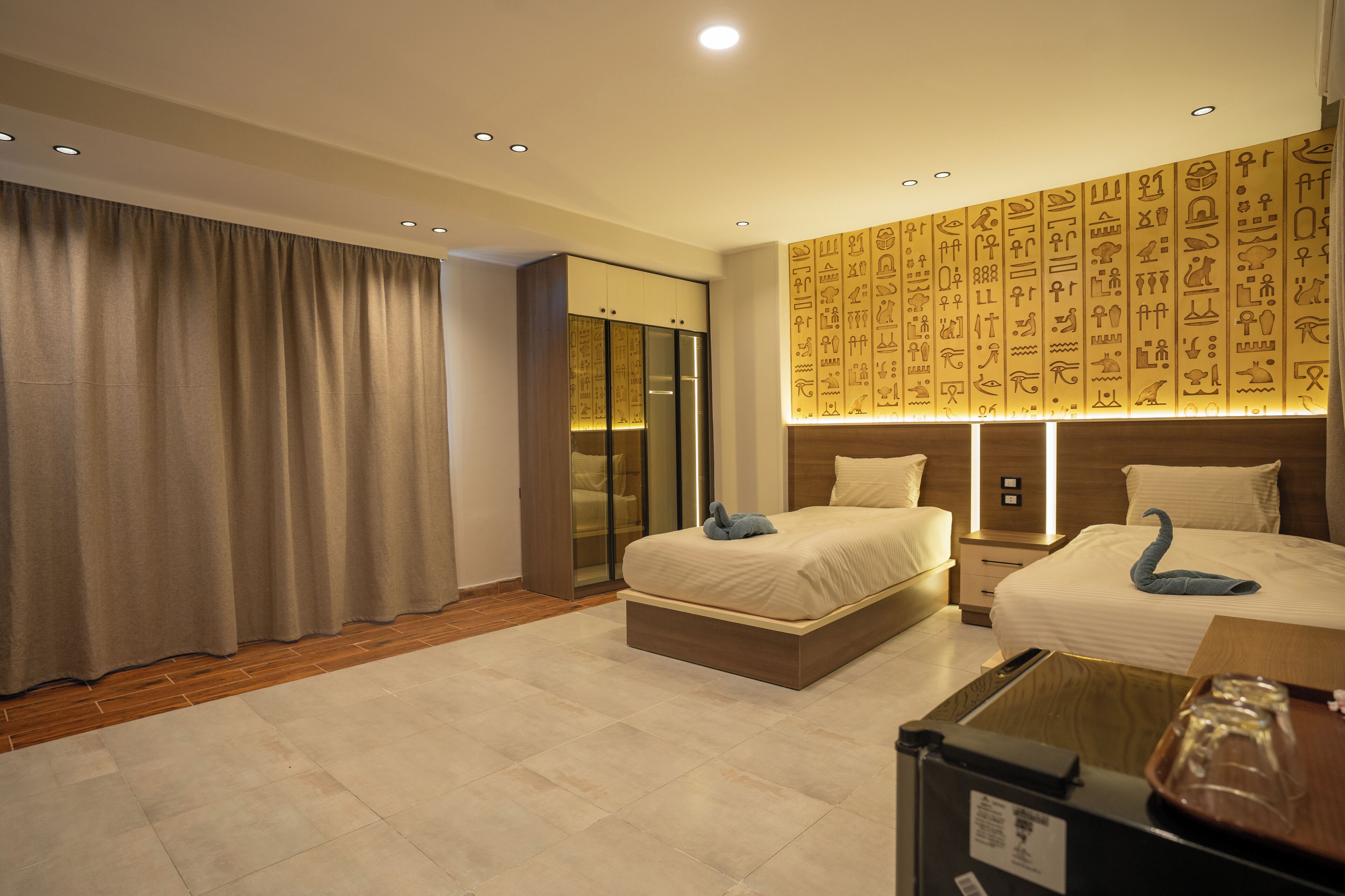 Deluxe-Doppel- oder -Zweibettzimmer, Bergblick | Minibar (mit einigen kostenlosen Artikeln), individuell dekoriert