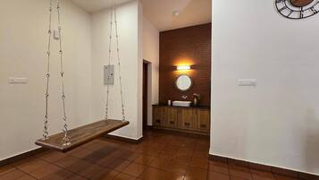 Casa, 2 dormitoris, fumadors, piscina privada | Interior