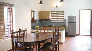 House, 2 Bedrooms, Smoking, Private Pool | Dining room